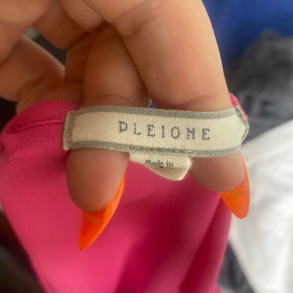 Women’s Pleione Sleeveless Magenta Blouse Medium - Picture 2 of 6